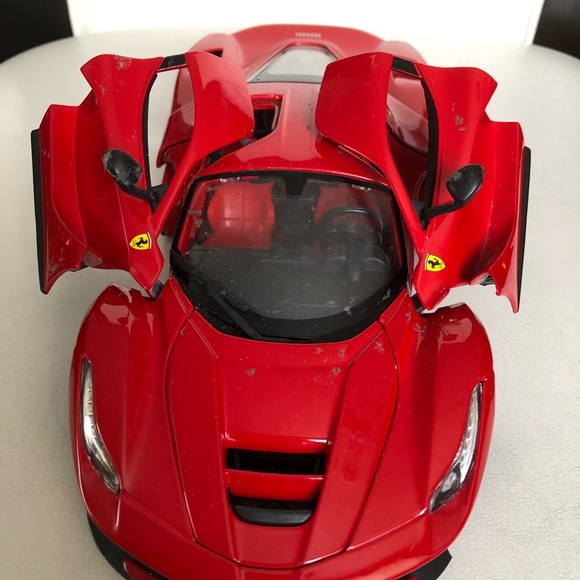 Ferrari LaFerrari Red - Picture 2 of 5